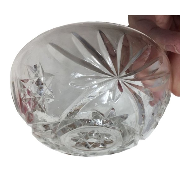 Vintage small crystal dish with petal pattern - fancy dishes - pretty small cond - Picture 5 of 7